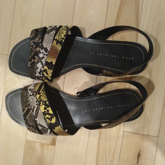 Zara Trafaluc flat sandals with snake pattern - Picture 1 of 5